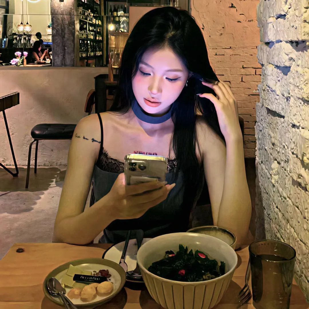 某天后之女隐私外泄，被批炫富，凌晨引热议
